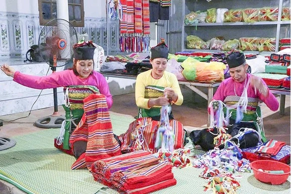 Bảo tồn nghề và làng nghề truyền thống gắn với xây dựng nông thôn mới