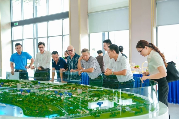 Giới đầu tư đổ về sự kiện “Bừng sáng bên sông Mã” tận hưởng ưu đãi đặc quyền tại Eurowindow Light City