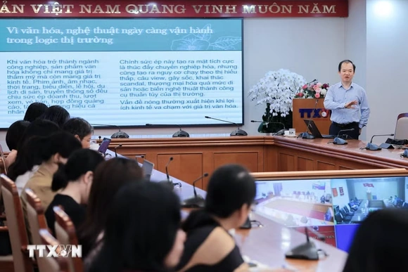Chấm điểm, đánh giá viên chức hằng tháng hoặc hằng quý