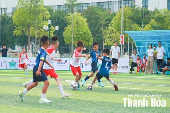 Các đội bóng giàu truyền thống khẳng định sức mạnh ở lượt trận đầu tiên lứa tuổi U8
