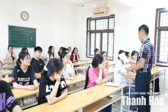 Tăng phụ cấp ưu đãi nghề để nhà giáo yên tâm cống hiến