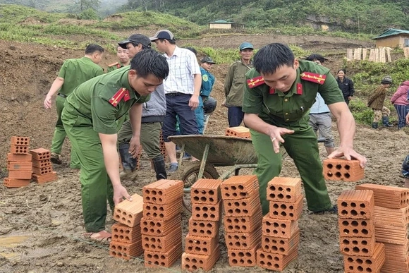 Khẩn trương triển khai hỗ trợ xóa nhà tạm, nhà dột nát cho con đẻ của người hoạt động kháng chiến bị nhiễm chất độc hóa học