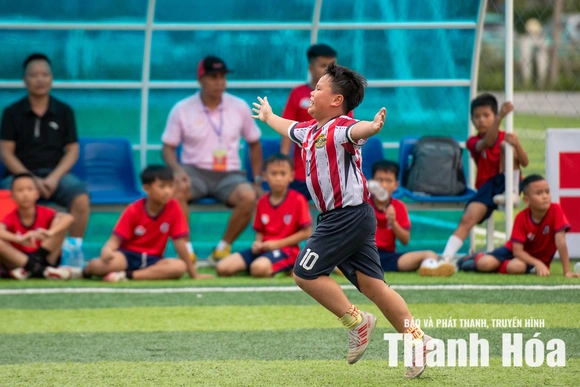 Bốn cái tên vào bán kết lứa tuổi U10 sau cơn “địa chấn” và những màn ngược dòng