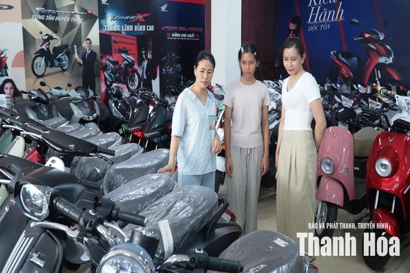Xe điện thương hiệu Việt thu hút khách hàng trước thềm năm học mới