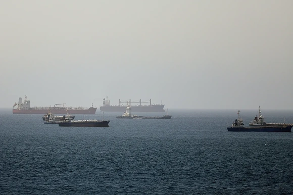 Tàu hàng bị tấn công ở eo biển Hormuz, ông Trump cảnh báo Iran