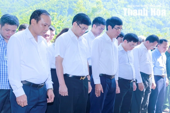 Trưởng Ban Nội chính Tỉnh ủy Nguyễn Ngọc Tiến viếng các Anh hùng liệt sĩ; thăm, tặng quà gia đình chính sách