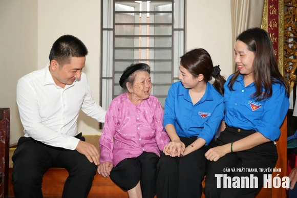Tuổi trẻ Thanh Hoá tri ân gia đình chính sách tại phường Đào Duy Từ
