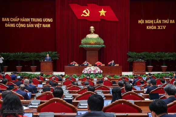Các quyết sách được Trung ương thông qua phải tạo ra 4 bước chuyển chiến lược