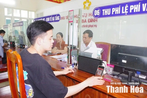 Thực hiện 100% thanh toán qua tài khoản đối với các khoản chi lương và phụ cấp
