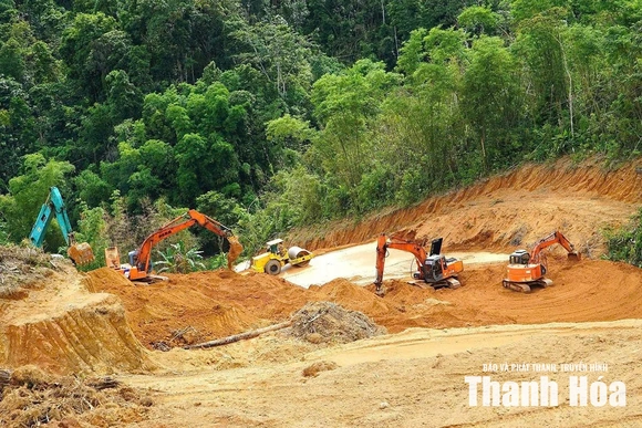Vượt khó thi công khu tái định cư Xa Mang