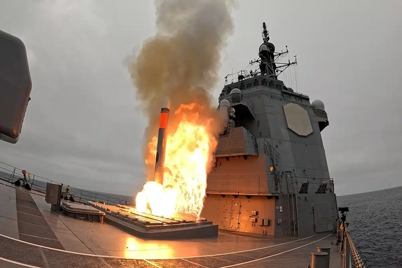 Nhật Bản lần đầu tiên phóng thử thành công tên lửa Tomahawk từ tàu chiến