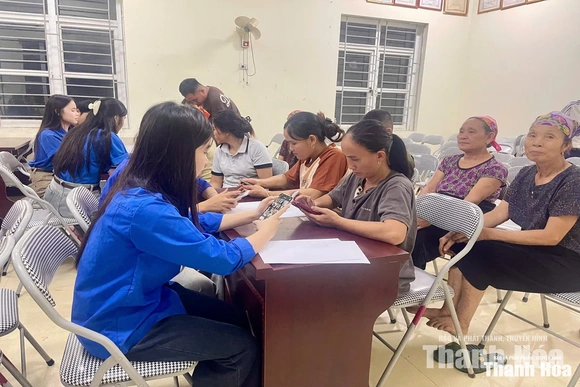 Đưa dịch vụ công đến tận thôn, bản