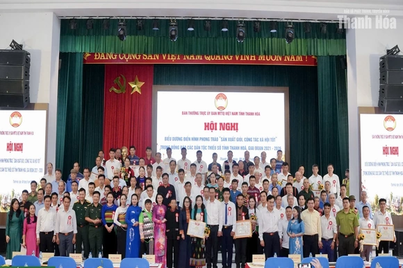 Biểu dương điển hình “Sản xuất giỏi, công tác xã hội tốt” trong đồng bào dân tộc thiểu số