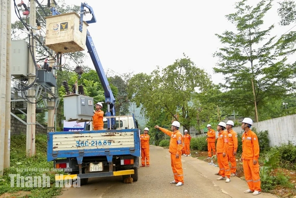 Chủ động ứng phó thiên tai, bảo đảm an toàn lưới điện và cuộc sống Nhân dân
