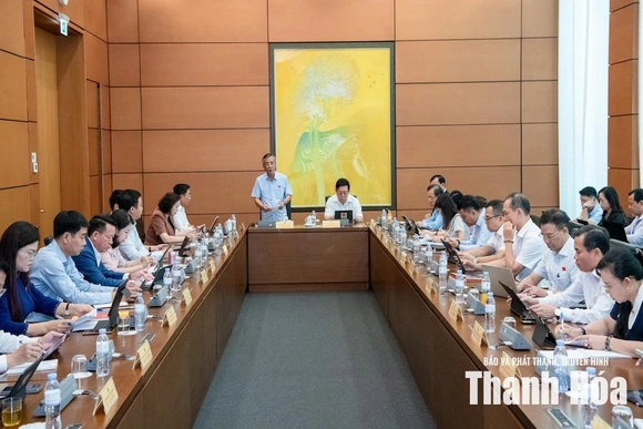 ĐBQH tỉnh Thanh Hóa đề xuất hoàn thiện các quy định về quốc phòng và phổ biến, giáo dục pháp luật