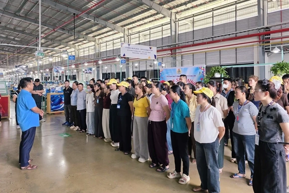 Kiến nghị của công nhân được giải quyết, người lao động đồng loạt đi làm trở lại