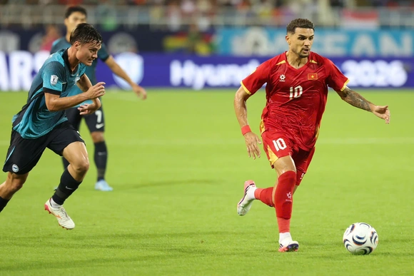 Tuyển Việt Nam quyết tâm vượt khó trước Indonesia; Chủ tịch FIFA suýt nhận mức lương khổng lồ