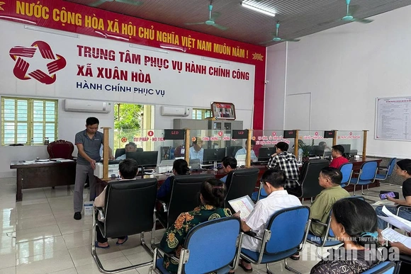 “Cầm tay chỉ việc” giúp người dân&nbsp;thành thạo dịch vụ công trực tuyến