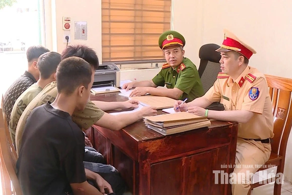 Xử lý nghiêm các vi phạm giao thông từ phản ánh của người dân