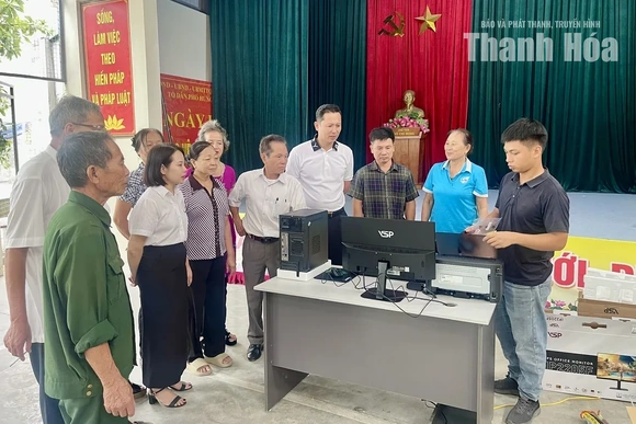 Phường Quảng Phú trang bị máy tính, máy in cho các tổ dân phố