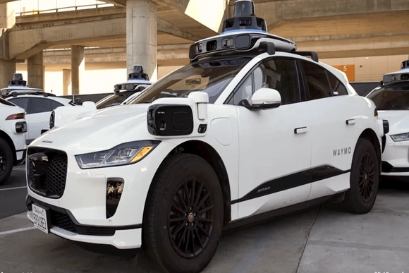 Robotaxi Trung Quốc tăng tốc mở rộng tại châu Âu