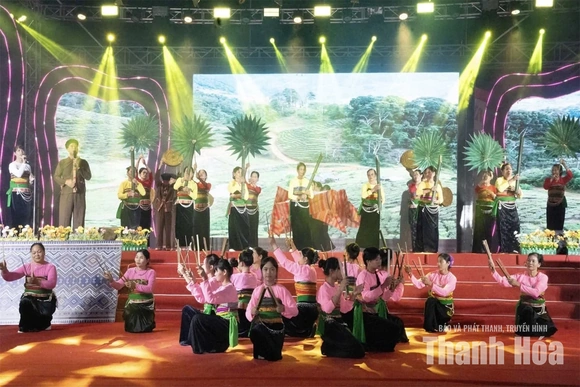 Lên thác Mây khám phá đời sống người Mường