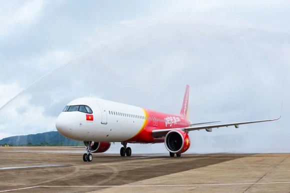 Lâm Đồng tặng Bằng khen cho Vietjet với đóng góp xuất sắc trong việc khôi phục hoạt động của sân bay Liên Khương