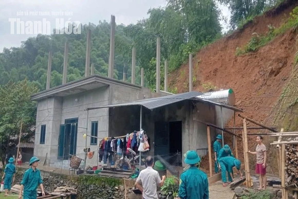 Sạt lở ta luy dương, 6 hộ dân ở xã Hiền Kiệt bị ảnh hưởng