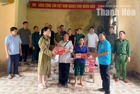 Sơ tán 182 hộ/839 nhân khẩu&nbsp;khu vực nguy cơ cao về lũ ống, lũ quét, sạt lở đất đến nơi an toàn