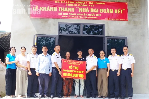 Trung đoàn 151 Hải quân bàn giao nhà 