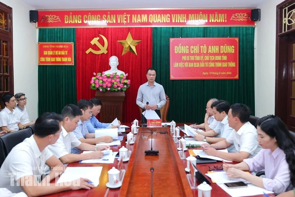 Chủ tịch UBND tỉnh Tô Anh Dũng làm việc với Ban Quản lý dự án đầu tư công trình giao thông Thanh Hóa