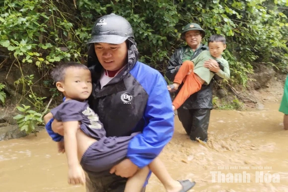 Khắc phục sạt lở, di dời người dân tại Trung Lý, Tam Chung đến nơi an toàn