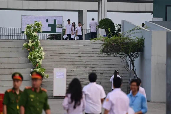 Thi lại ở chuyên Tuyên Quang: Chỉ 42 thí sinh đạt trên 8 điểm Toán
