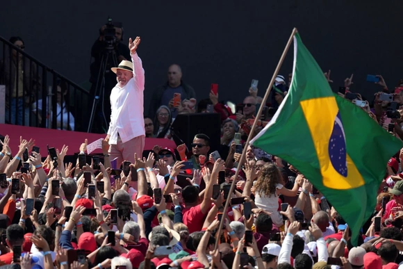 Brazil nóng trước giờ G: Tổng thống Lula và con trai Cựu Tổng thống Bolsonaro cùng bước vào cuộc đua quyền lực