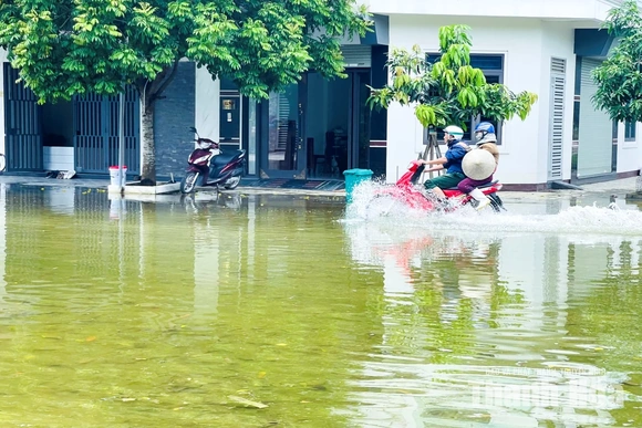 Trật tự, mỹ quan đô thị - Những “cái gai trong mắt”: Người dân phố Bắc Sơn 1 khổ vì “đường thành sông”