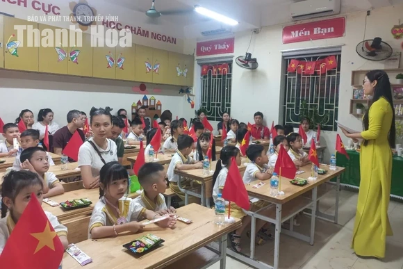 Học sinh Thanh Hóa nô nức tựu trường, bắt đầu năm học mới
