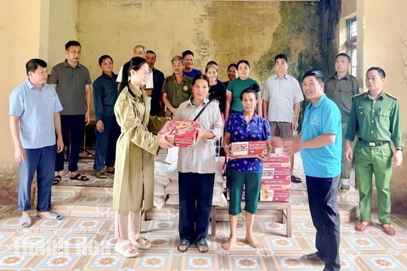 Xã Điền Lư sơ tán 82 nhân khẩu ra khỏi khu vực có nguy cơ sạt lở, ngập lụt