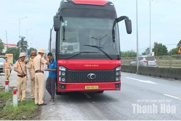 Tổng kiểm soát phương tiện kinh doanh vận tải