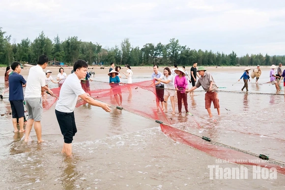 Chạm vào nhịp sống làng chài, hòa mình trong không gian văn hóa biển