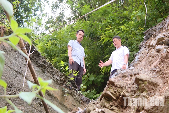 Cảnh báo từ hàng loạt điểm sạt lở dọc sông Lò