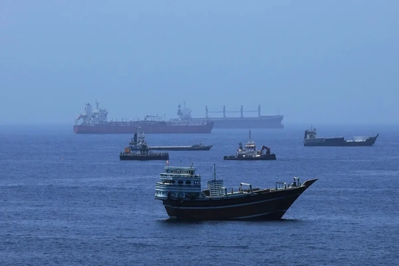 Iran thúc đẩy mở lại tuyến hàng hải qua eo biển Hormuz