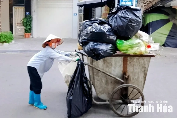 Thí điểm thu gom rác theo giờ trên địa bàn phường Hạc Thành từ ngày 1/9
