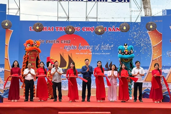 Khai trương không gian Chợ hải sản “Một phiên chợ - Ngàn hương vị biển”