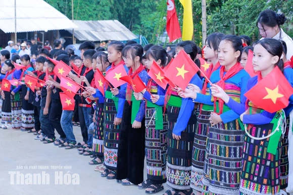 Rộn ràng ngày khai trường của học sinh Thanh Hóa