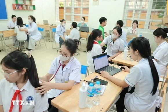 Bộ Y tế hướng dẫn kiểm tra sức khỏe đầu năm học thực hiện 1 lần mỗi năm