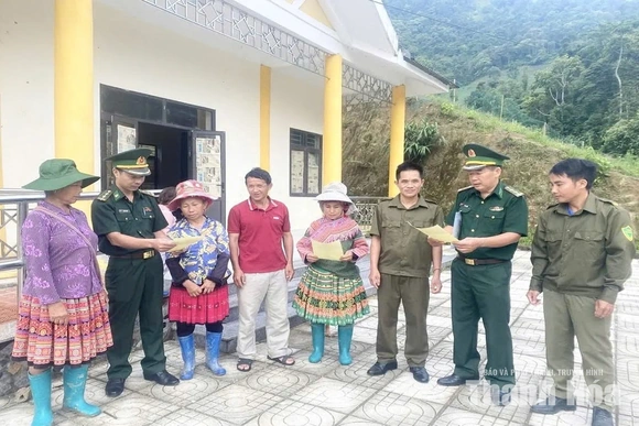 Học tiếng đồng bào để gần dân,&nbsp;giữ vững biên cương