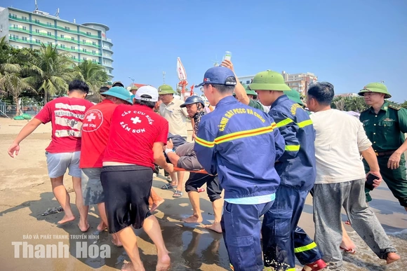 Cấp cứu kịp thời ngư dân nghi bị đột quỵ trên biển