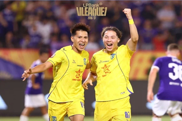 Tuyển Việt Nam và Thái Lan sứt mẻ lực lượng trước thềm FIFA ASEAN Cup 2026; Arsenal độc chiếm ngôi đầu Ngoại hạng Anh