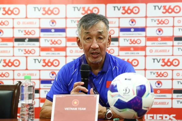 HLV U20 Việt Nam nguy cơ mất việc; Ronaldo vắng bóng trong danh sách đề cử Quả bóng Vàng 2026