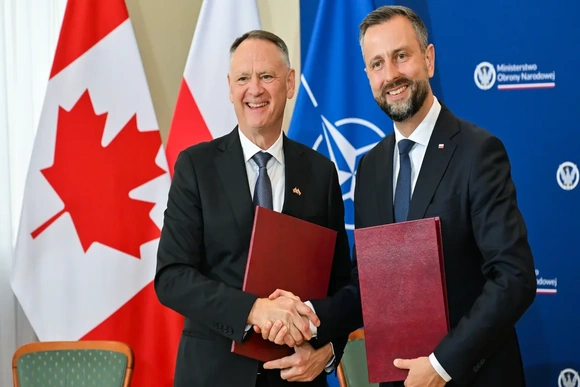 Ba Lan và Canada tăng cường hợp tác quốc phòng